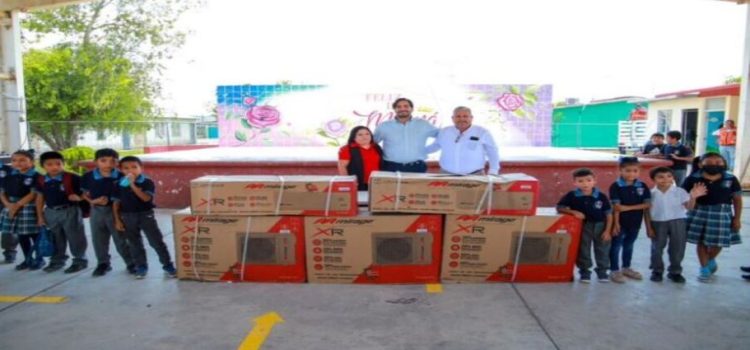 Alcalde de Reynosa entregó  Minisplits a la escuela Carmen Serdán