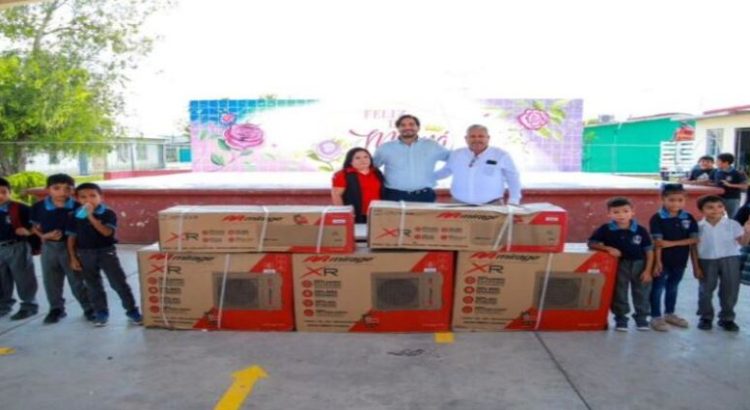 Alcalde de Reynosa entregó  Minisplits a la escuela Carmen Serdán