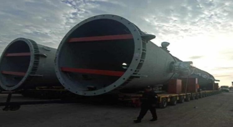 Se trasladan calderas por carreteras de Tamaulipas