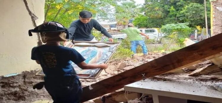 A causa de las lluvias en La Laguna un techo de capilla colapsa