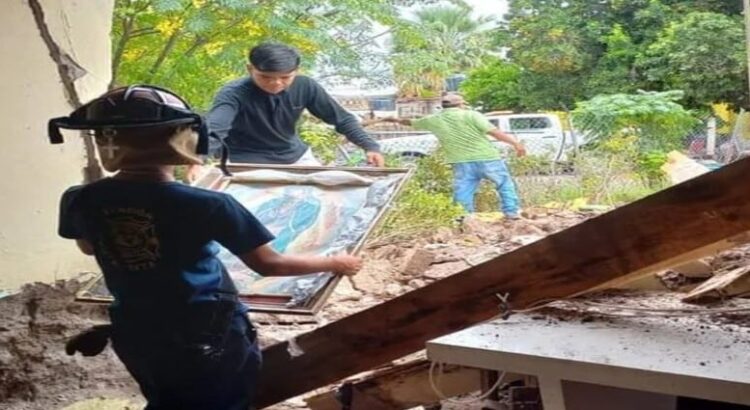 A causa de las lluvias en La Laguna un techo de capilla colapsa