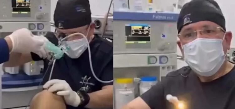 Acabó en urgencias por tragarse el monito de la rosca