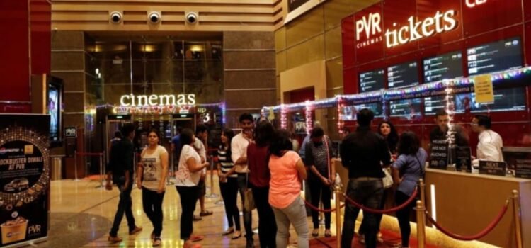 Demandó al cine por proyectar media hora de anuncios… ¡y ganó!
