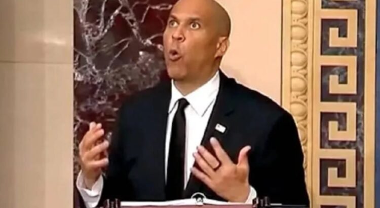 Senador se avienta discurso contra Trump… de 25 horas Senador se avienta discurso contra Trump… de 25 horas