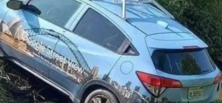 Apedrean auto de Google Maps por creer que atrae huracanes