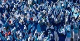Miles se vistieron de Pitufos para romper record Guinness