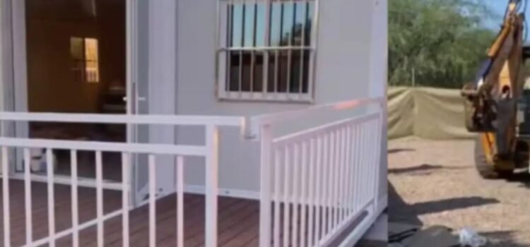 Joven compró su casa en línea y la armó ella misma