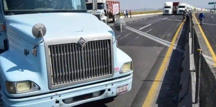 Entablaron campesinos y transportistas diálogo con Gobernación Entablaron campesinos y transportistas diálogo con Gobernación