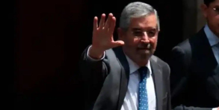 Solicita licencia el Secretario de Relaciones Exteriores Solicita licencia el Secretario de Relaciones Exteriores