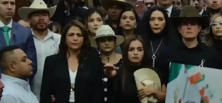 Rinde protesta Grecia Quiroz como nueva alcaldesa de Uruapan